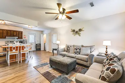 Image de Deck & Fenced Yard: Family Home in Winterville