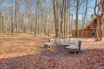 Image de 4 Mi to Skiing: Cabin w/ Lake Access in Blakeslee
