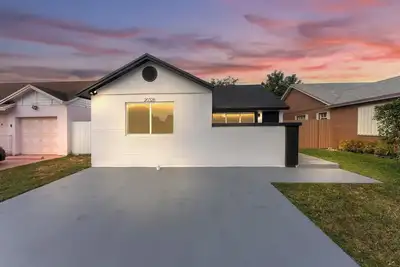 Image de Modern Home. . . 4 Minutes From Hard Rock Stadium