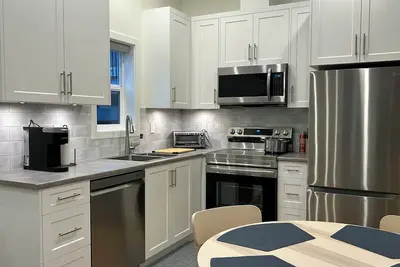 Image de Garden suite, quiet neighborhood, direct bus to downtown