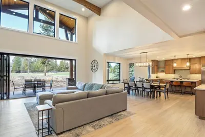 Sleeps 16+ | 7 bed 7. 5 bath | Ev | Hot tub | Sharc