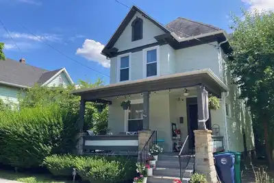 Image de Charming 4-bedroom Victorian house. Great location~Enchanting Niagara Falls Usa