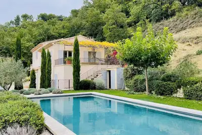 Image de La Belle échappée maison de vacances avec piscine à Ménerbes