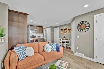 Image de Hillside Suite: Your Cozy, Modern Getaway in Medicine Hat