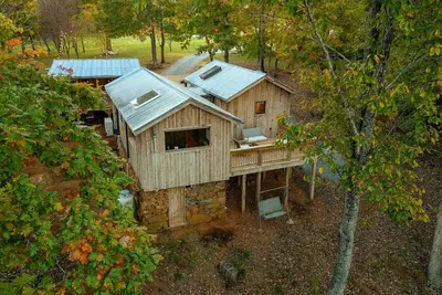 Image de Unique Cabin | Quaint, Modern, Cozy | Near Lyh
