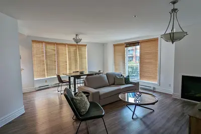 Image de Lovely Downtown 2-bedroom Condo