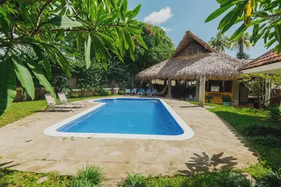 5 min from the beach! Spacious family retreat house with pool and cozy spaces.