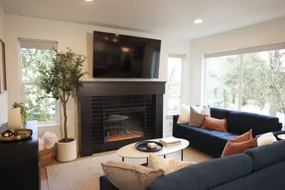 Image de Charming 3-bedroom House with Fire Place - Heart of Vancouver