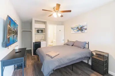 Image de Lovely 1 - Bedroom Apt w\/ Queen Bed & Bath