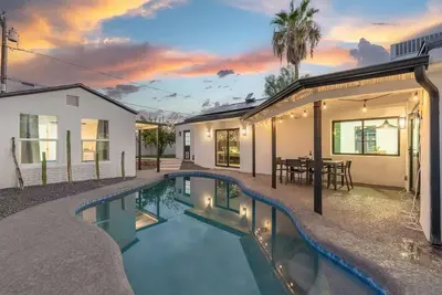 Sleeps 8 | Pool | Centrally Located Oasis