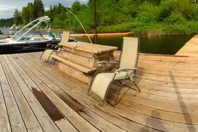 Image de Gorgeous sunsets from hot tub & dock