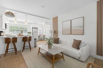Image de Luxury 2br in prime location Free parking & Crib!