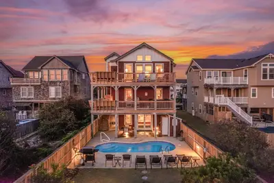 Image de Saltwater Solace: Oceanside, Private Pool, Elevator, Hot Tub, Pool Table