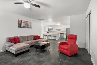 Image de Silver Strike Condo #4 Amazing location! Walking Distance to Amenities.