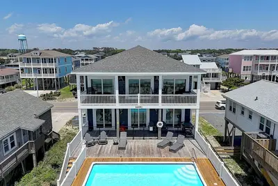 Image de \"Whale of a Time\" is a 5 Bedrooms, 4 Bathrooms, Oceanfront, Elevator