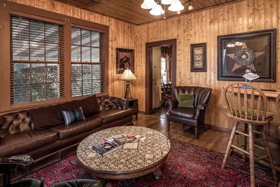 Image de 4 Miles: Ruidoso's Eclectic 2 Bed/2 Bath Cabin