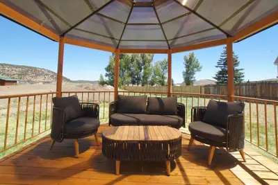 Image de Bunny's Ranch - Sleeps 12, Private Ranch in Big Bear, Pool Table, Ping Pong, Foosball, Bbq