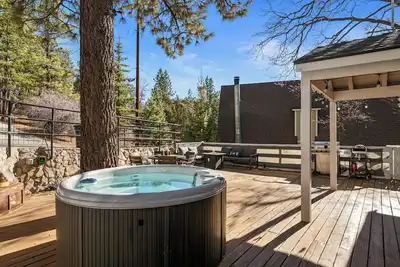 Image de Alpine Retreat - Hot Tub, Deck, Fire Pit, Barbecue