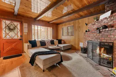 Image de Encino Pines - Close to Slopes, Hot Tub, Fenced Yard, Bbq