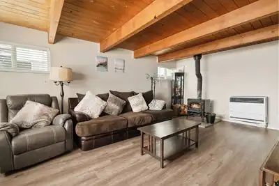 Image de PureSky Cabin - Walk to Snow Play & Oktoberfest, Fireplace