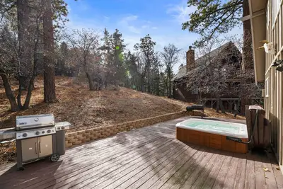 Image de The Hidden Peak - A Hidden Gem, Hot Tub, Fireplace, Expansive Decks