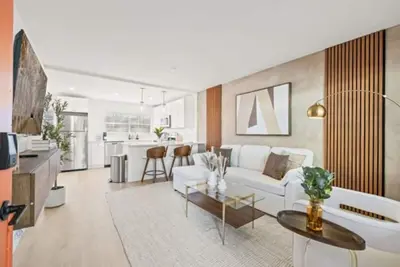Image de Luxury 1br in prime location / Free parking & crib