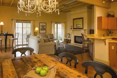 Image de Veranda: A Charming Murphys Experience