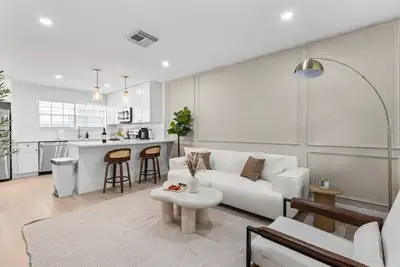 Image de Cozy king suite Prime Location|Free parking & crib