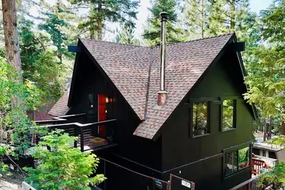 Image de TreeLicious | Jacuzzi, Cozy Chalet close to Slopes
