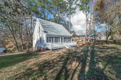 Image de Charming Colonial Williamsburg Cottage Home w/ add'l storage, Pet Friendly!