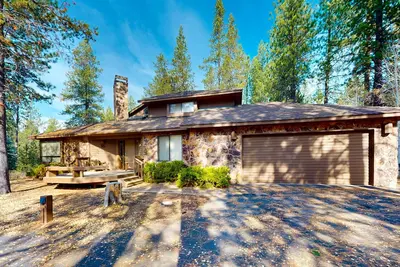 Image de Charming home with private hot tub, Sharc amenity passes, patio, WiFi