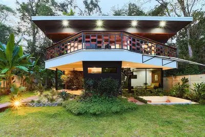 Charming 2-bedroom villa with WiFi, Ac, Pool in vibrant Playa Negra, Puerto Viejo