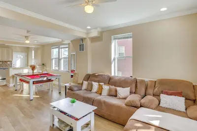 Image de Play Pool or Relax on Deck: Baltimore City Escape!