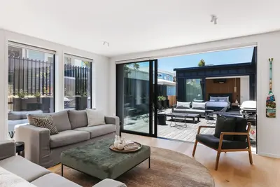 Image de Black Beach House ~ Mount Maunganui - Beyonder Holiday Homes