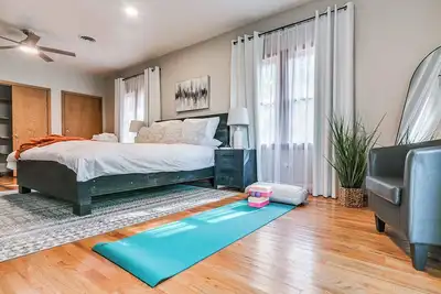 Image de Perfect for Weekday Stays for 1-4 Guests!