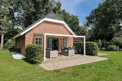Image de Comfortable bungalow with open kitchen, 3 bedrooms, 2 bathrooms, and optional sauna.