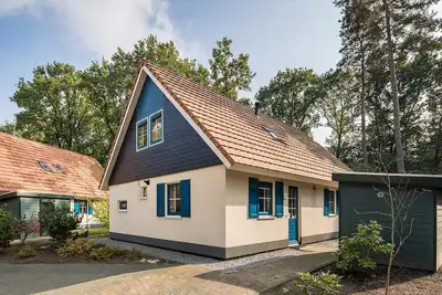 Image de Stylish wellness bungalow with whirlpool, sauna and sunshower.