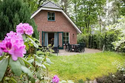Image de Stylish bungalow with open kitchen, spacious terrace, 3 bedrooms and 2 luxurious bathrooms.
