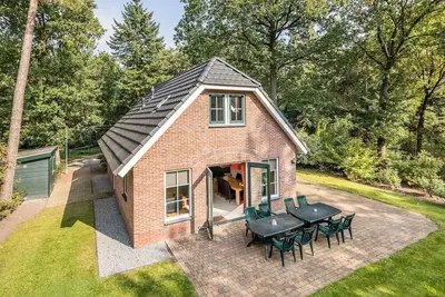 Image de Detached holiday home, perfect for families and groups in Drenthe.