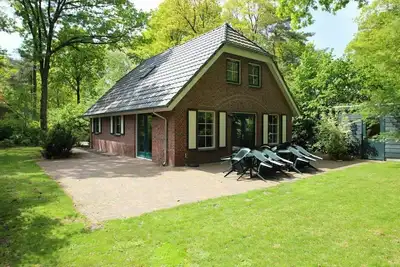 Image de Luxury bungalow with private sauna, 5 bedrooms, 2 bathrooms und spacious terrace.