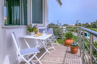 Spacious apartment with balcony just a few minutes from the beach