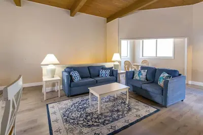 Image de 3br Resort-View Condo w\/ Private Bbq & Parking
