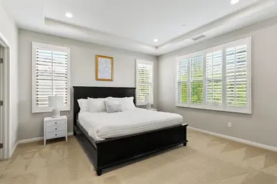 Image de Charming and Stylish 3 Bedroom End Unit Townhouse Awaits Your Arrival #25