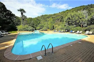 Image de 2-room corner apartment in a residence with approx. 8 ha. large park and pool