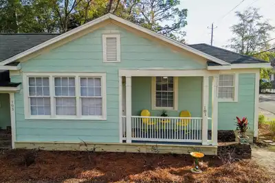 Image de Grandma's Place! Charming and Cozy 2-bedroom apartment w/Wi-Fi & Ac