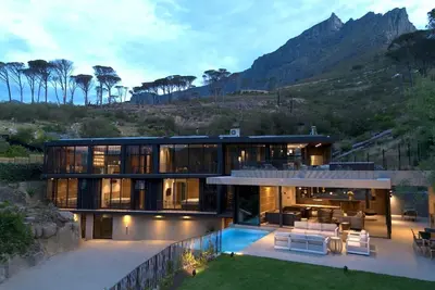 Image de Tarentaal Kloof: Where luxury blends with nature at this newly constructed villa