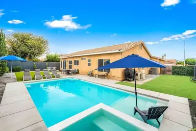 Image de Pet Friendly | Private Pool, Spa, Fire Pit, Patio