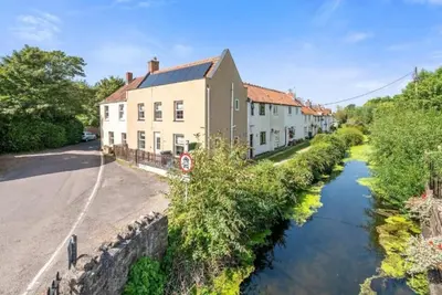 Image de Charming 2-Bed Lake House in Somerset \n