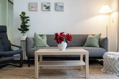 Image de Free Parking, gym and pool | Spacious and charming 2 bedroom Rosebery Apartment
