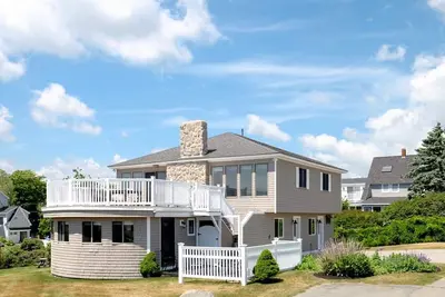 Image de Stunning York Beach Home Away From Home with Ocean Views- short walk to beaches!